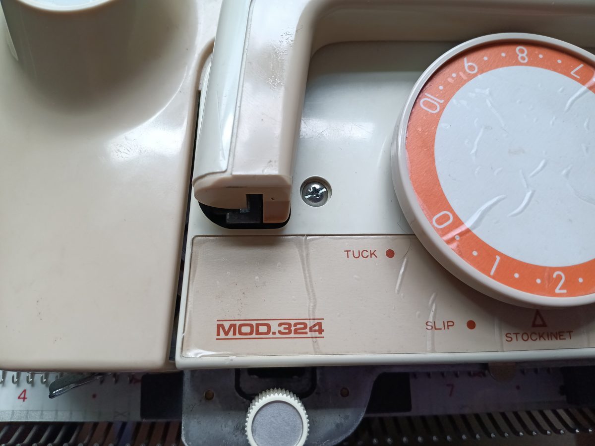 Studio mod. 324 knitting machine prepared for Lara